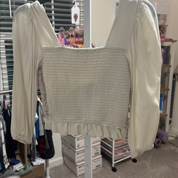 New small American Eagle cream puff sleeve crochet blouse 13 Ptp length 17 inch - Picture 5 of 5